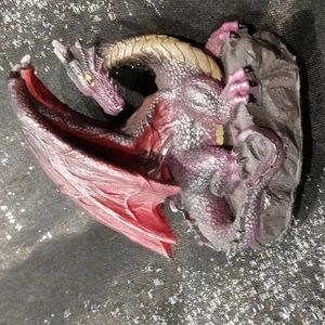 Dragon sculpture figurine